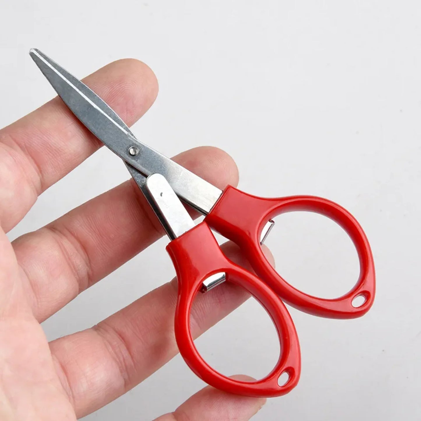 1PCS Portable Folding Scissors Carbon Steel  Line Cutting Tools Mini Hand Tool Supplies Multifunctional Needlework Scissors Laoa