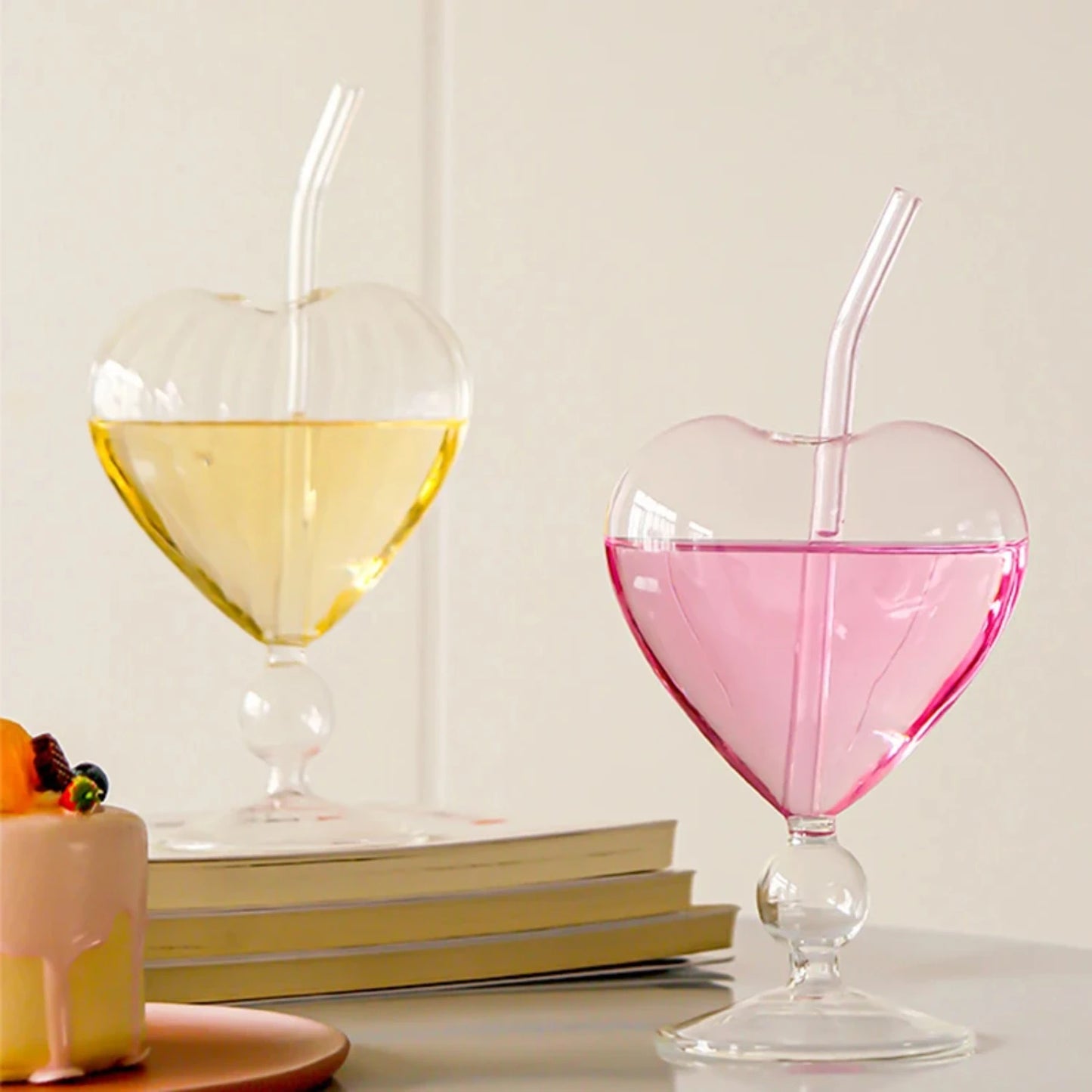 Lovely Heart-shaped Cup with Straw - Creative Glass Wine Juice Container for Club Drinkware Decoration - 1Pc