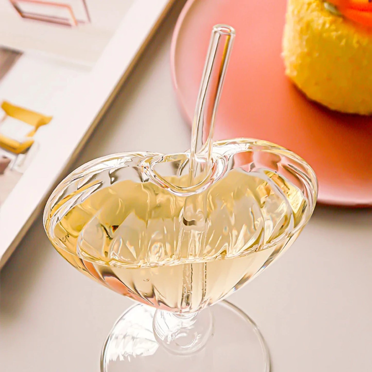 Lovely Heart-shaped Cup with Straw - Creative Glass Wine Juice Container for Club Drinkware Decoration - 1Pc