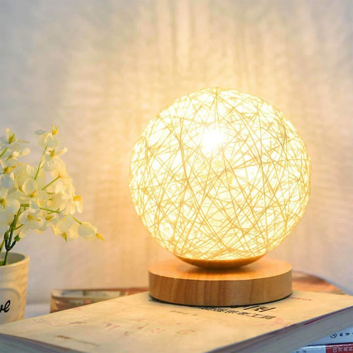 مصباح ليلي رومانسي إبداعي من INS Wind Starry مصباح طاولة لغرفة النوم ومصباح بجانب السرير ومصباح Fantasy Rattan Ball Light (أصفر فاتح) ومصباح Cat