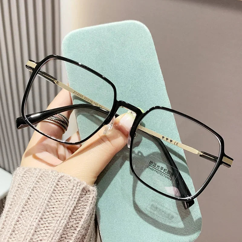 Trendy Fashionable Reading Glasses Women Anti Blue Light Presbyopia Eyewear High-definition Unisex Transparent Frame Eyeglasses