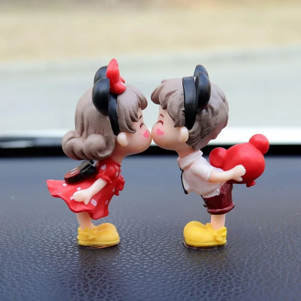 Romantic Cute Couple Small Ornaments Car Interior Home Decor Office Small Ornaments Valentines Day Gifts Figurines Miniatures